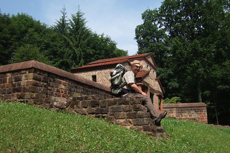 3-2-06 Roemertempel bei Tawern.JPG - Aber was die Römer konnten, können wir heute auch